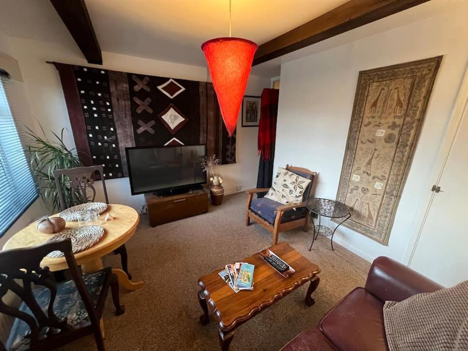 Cosy Private Accommodation In Corsham, Near Bath ภายนอก รูปภาพ