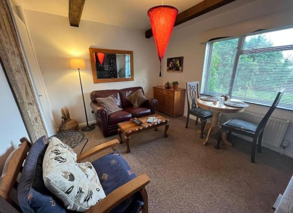 Cosy Private Accommodation In Corsham, Near Bath ภายนอก รูปภาพ