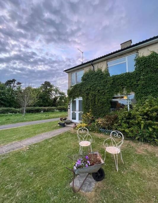 Cosy Private Accommodation In Corsham, Near Bath ภายนอก รูปภาพ