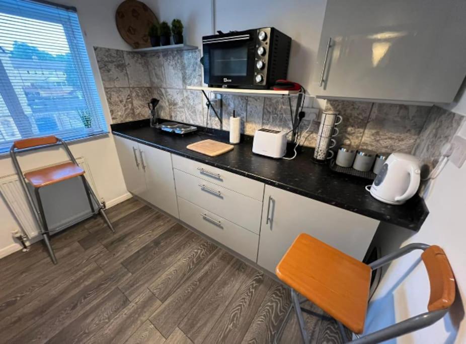 Cosy Private Accommodation In Corsham, Near Bath ภายนอก รูปภาพ